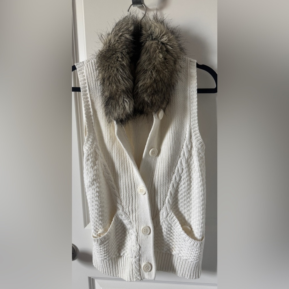 Jones New York White and Gray Cardigan Sweater with Fur Collar
